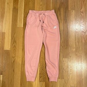 Nike women’s cuffed joggers